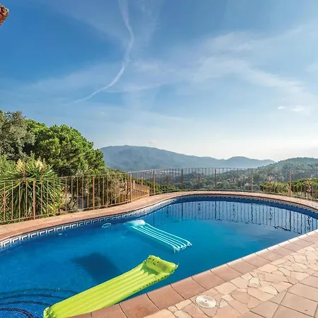 Apartment Amazing In W/ Wifi, Outdoor Swimming Pool And 3 Bedrooms
