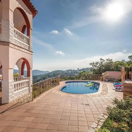 Amazing In W/ Wifi, Outdoor Swimming Pool And 3 Bedrooms *