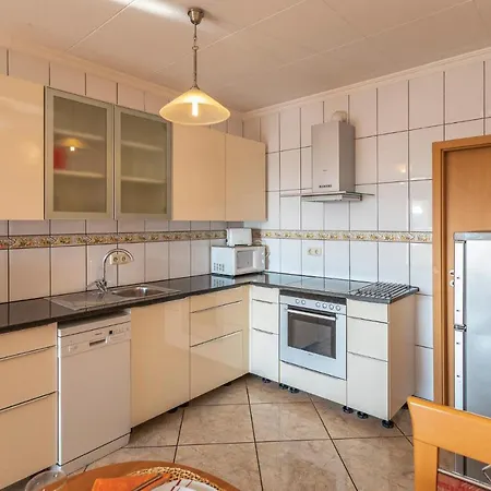 Amazing In W/ Wifi, Outdoor Swimming Pool And 3 Bedrooms Apartment *
